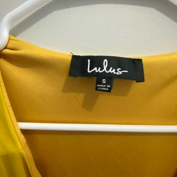 Size small Lulu’s midi, mustard colored wrap dress! Only worn twice - Picture 4 of 4